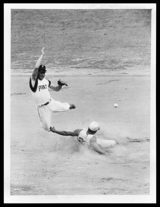 Bill Mazeroski Pirates Great Turns Double Play Against The Pirates 8x10