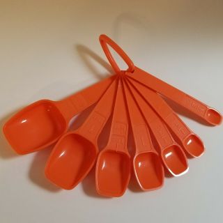 Vintage Tupperware Measuring Spoons Complete Set Of 7 With Ring Orange 1270
