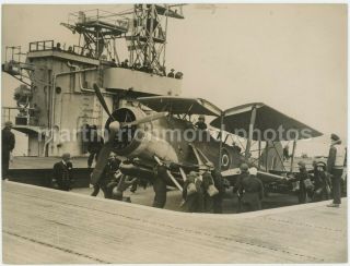 Fairey Swordfish Flight Deck Lift Hms Battler Orig.  1943 Ww2 Press Photo,  Bz607