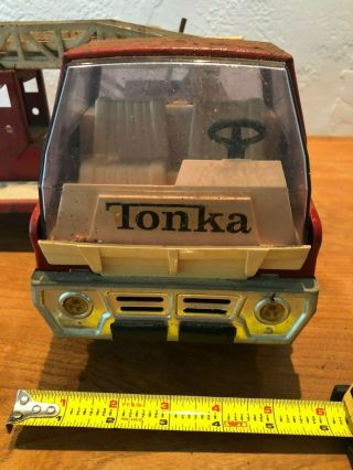 Vintage 1960s Tonka Steel Aerial Ladder Fire Engine truck = 28 