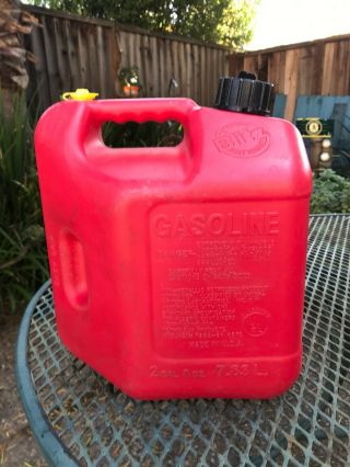 Vintage Blitz 2 Gallon 8 Oz (2.  5 Gallon) Vented Gas Can