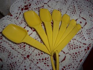 Vintage Tupperware Bright Yellow Complete Measuring Spoons Set W Triangle Vguc