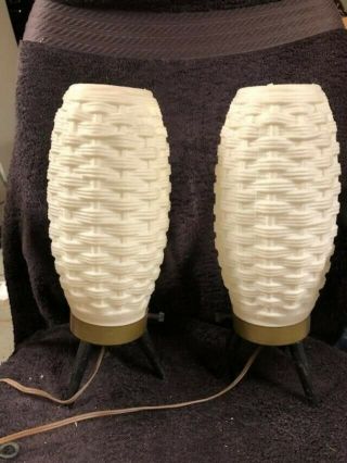 Vtg.  White Plastic Beehive Basket Weave Tripod Lamp Atomic Mid Century