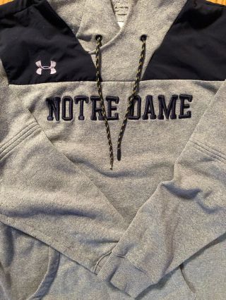 NOTRE DAME FOOTBALL TEAM ISSUED UNDER ARMOUR HOODED SWEATSHIRT XL 2