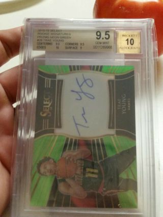 19 Panini Select Trae Young Rookie Autograph Neon Green Prizm Auto /99 Bgs 9.  5