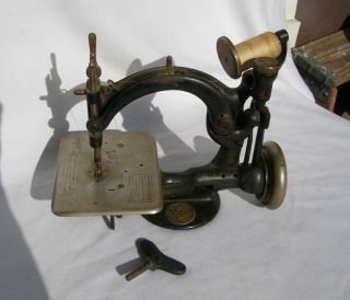 Vintage Willcox & Gibbs Antique Sewing Machine Circa 1904 W/ Treadle Mount Screw