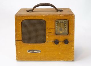 Vintage Silvertone Radio,  Model 6256b,  Pre - Wwii 1939?,  Sears Roebuck & Co.