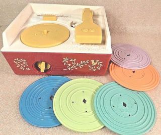 Fisher Price Vintage Style Music Box Record Player With 5 Records Toy 2014