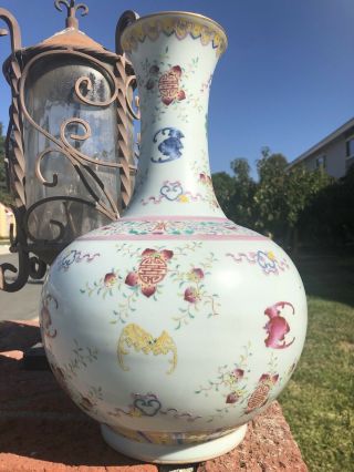 Chinese Qing Dynasty 19th Porcelain Vase