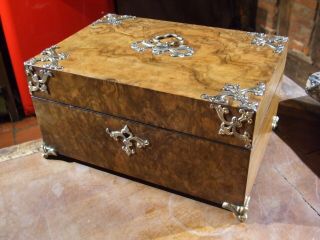 ANTIQUE VICTORIAN WALNUT JEWELLERY BOX with BRASS MOUNTS lok/key 2