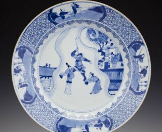 Perfect Large Chinese Porcelain B/w Charger 18th C.  Kangxi - Figures - 27cm -