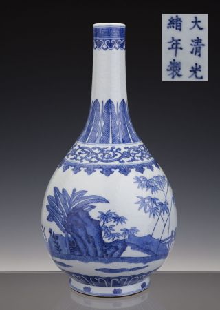 Chinese Porcelain B/w Bottle Vase 19th C.  - Guangxu Mark / Period Top