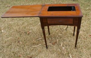 Vintage / Antique Solid Singer Sewing Machine Cabinet 66 15 201
