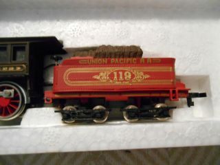 Vintage Bachmann HO Scale Union Pacific American 4 - 4 - 0 Locomotive and Tender 2