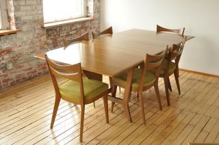 Heywood Wakefield,  Dining Table W/ 6 Chairs.  Honey Wheat Finish.  Mid Century