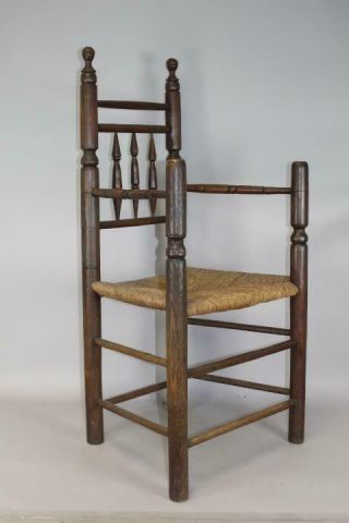 A RARE AMERICAN 17TH C PILGRIM CARVER TYPE ARMCHAIR IN RED OAK IN OLD SURFACE 2