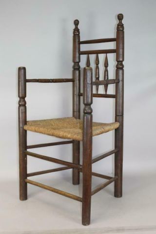 A RARE AMERICAN 17TH C PILGRIM CARVER TYPE ARMCHAIR IN RED OAK IN OLD SURFACE 3