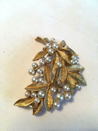 SIGNED CROWN TRIFARI Satin Goldtone Pearl Crystal Vintage Leaf Brooch Pin 2