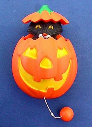 Hallmark Pin Halloween Vintage Wind Up Pumpkin Pop Up Cat Black Jol Holiday