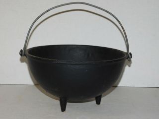 Antique 7 Cast Iron 3 Leg Tripod Bean Soup Pot Cauldron Cooking Vtg Kettle Drum