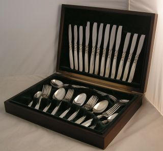 South Seas Pattern Oneida Community Silver Plated 42 Piece Canteen Of Cutlery