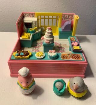 Vtg Playmates Furry Families Bakery Playset 1993 Takara Polly Pocket Pig Mole