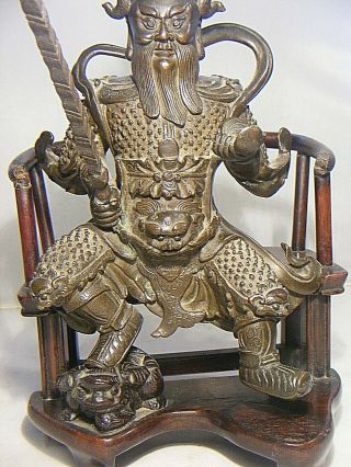 ANTIQUE CHINESE BRONZE FIGURE GUAN GONG WARRIOR WITH WOODEN SEAT 16TH CENT 3