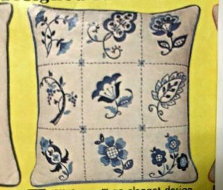 Vtg 1974 Bucilla Crewel Embroidery Pillow Kit 14 " Jacobean Flowers 38025 Maxim
