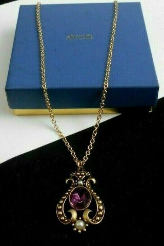 Lovely Vintage Avon Queensbury Pendant Necklace Amethyst Color Stone Faux Pearls