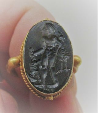 Scarce Roman Gold Ring High Carat Gold Agate Intaglio Hunter Carrying Animals