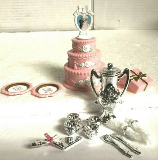 Mattel Barbie Pretty Treasures Wedding Party Decor Cake Accessories Playset 1995