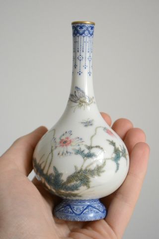 Exceptional Fine Antique Chinese Republic Period Famille Rose Bottle Vase