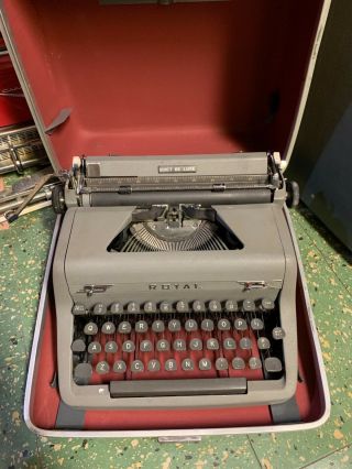 Vintage Royal Quiet Deluxe Portable Typewriter In Good