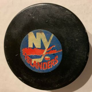 Vintage Nhl York Islanders Hockey Puck Art Ross Tyer Converse National Leag.
