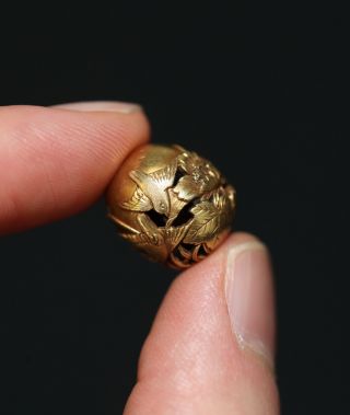 Antique Japanese Carved 18ct Gold Ojime Bead Signed Kenjyu,  19th Century.  Meiji.