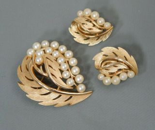 2 Pc Vintage Signed Crown Trifari Brushed Gold Tone Faux Pearl Brooch Set