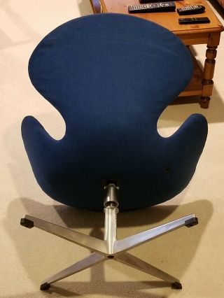 Danish Swan Chair by Arne Jacobsen for Fritz Hansen 2