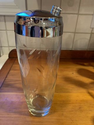 Mid Century Vintage Etched Leaf Glass Cocktail Martini Drink Shaker Barware 11”h