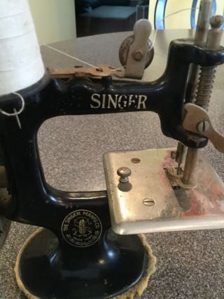 Antique Singer Sewhandy Child ' s Sewing Machine 3