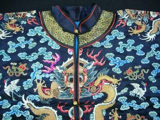 A GOOD ANTIQUE CHINESE EMBROIDERED BLUE SILK DRAGON ROBE JACKET 2