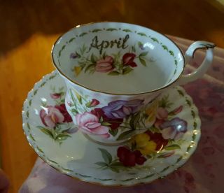 Vintage Set Royal Albert Bone China Tea Cup & Saucer " April Sweet Pea " Pattern