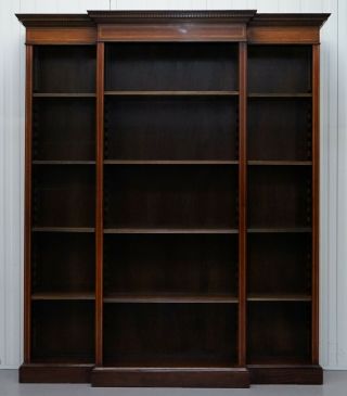 LOVELY MAHOGANY BREAKFRONT LIBRARY BOOKCASE WITH ADJUSTABLE SHELVES THROUGHOUT 2