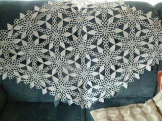 Stunning Vintage Off White Hand Tatted Crochet Cotton Table Centrepiece 68x40in