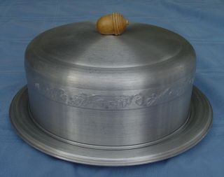 Vintage 1950s West Bend Aluminum Cake Plate Keeper Carrier Wood Acorn Handle Lid