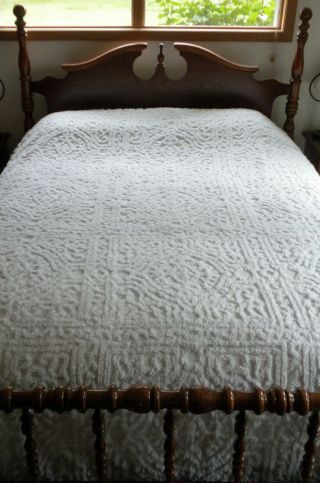 VINTAGE TUFTED WHITE CHENILLE KING SIZE BEDSPREAD WITH FRINGE 122 