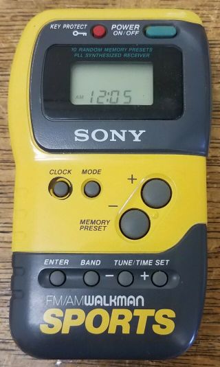 Vintage Sony Sports Walkman Am Fm Radio Srf - M70 W/belt Clip