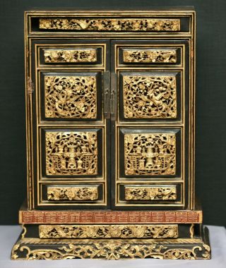 Truly Spectacular Antique Chinese Hand Carved Gilded Temple Box Circa Early 1800