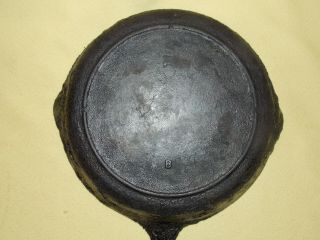 Vintage Unmarked Lodge 3 Notch Heat Ring 5 B Cast Iron Skillet Frying Pan 8 Inch