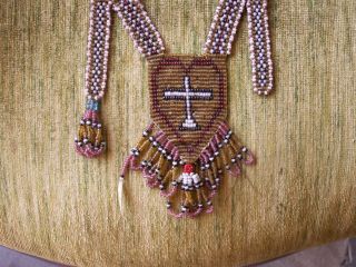 ANTIQUE NATIVE AMERICAN INDIAN BEADED NECKLACE CROSS IN HEART 3