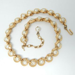 Crown Trifari T Tag Matte/polished Gold White Pearl Choker Vtg Necklace